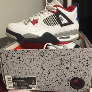Air Jordan 4 Retro GS
Color: white/military blue-fire red
